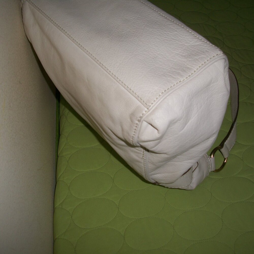 Michael Kors Vintage White Leather Shoulder Bag - Picture 8 of 16